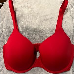 Victoria’s Secret Red Demi 32DD